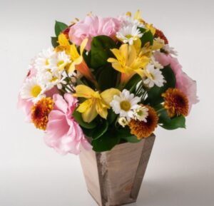 Arranjo Pequeno de Rosas e Astromélias